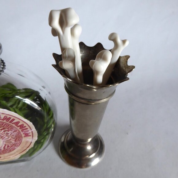 NEW HALLOWEEN GOTHIC HORROR TABLE CENTERPIECE APOTHECARY PROP ODDITY SKULL TRAY - Picture 11 of 15